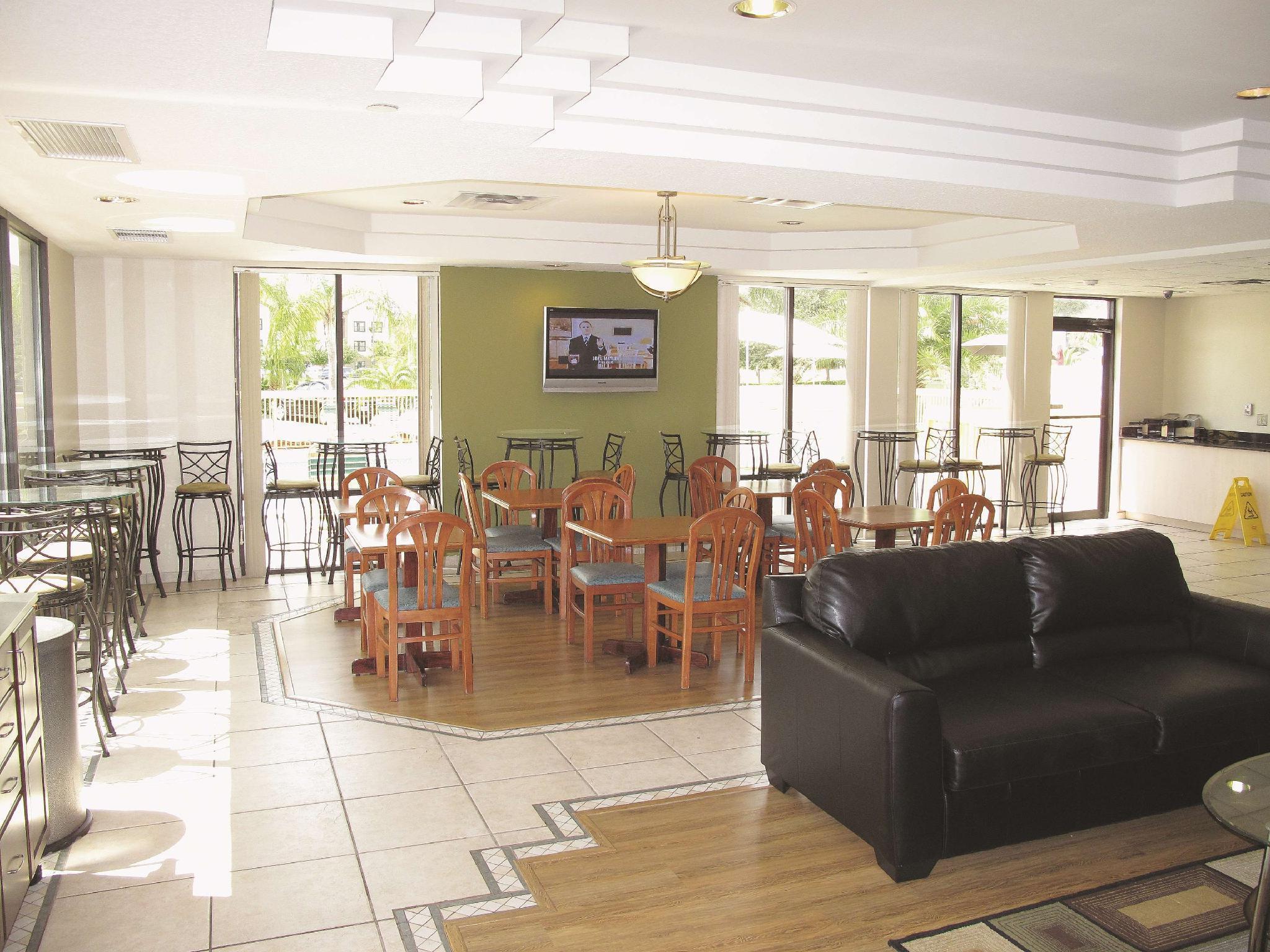 La Quinta By Wyndham Orlando Universal Area - Free Shuttle To Universal Exteriör bild