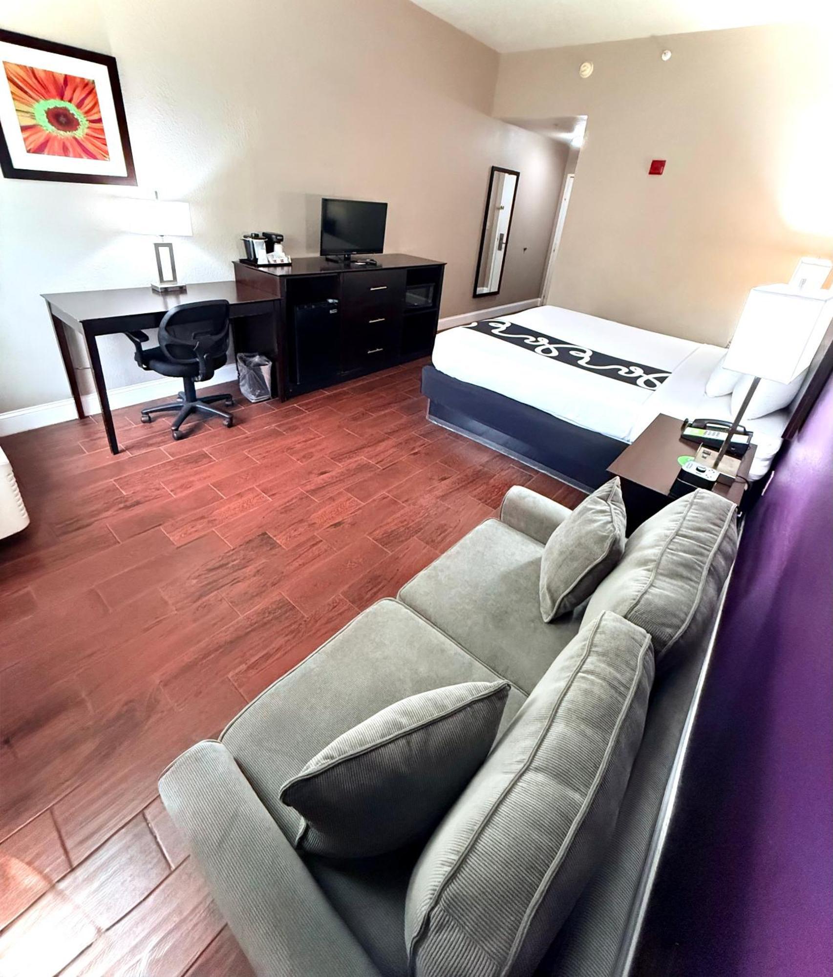 La Quinta By Wyndham Orlando Universal Area - Free Shuttle To Universal Exteriör bild