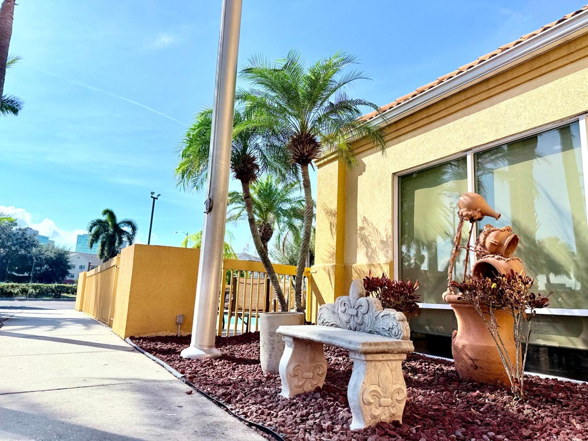 La Quinta By Wyndham Orlando Universal Area - Free Shuttle To Universal Exteriör bild