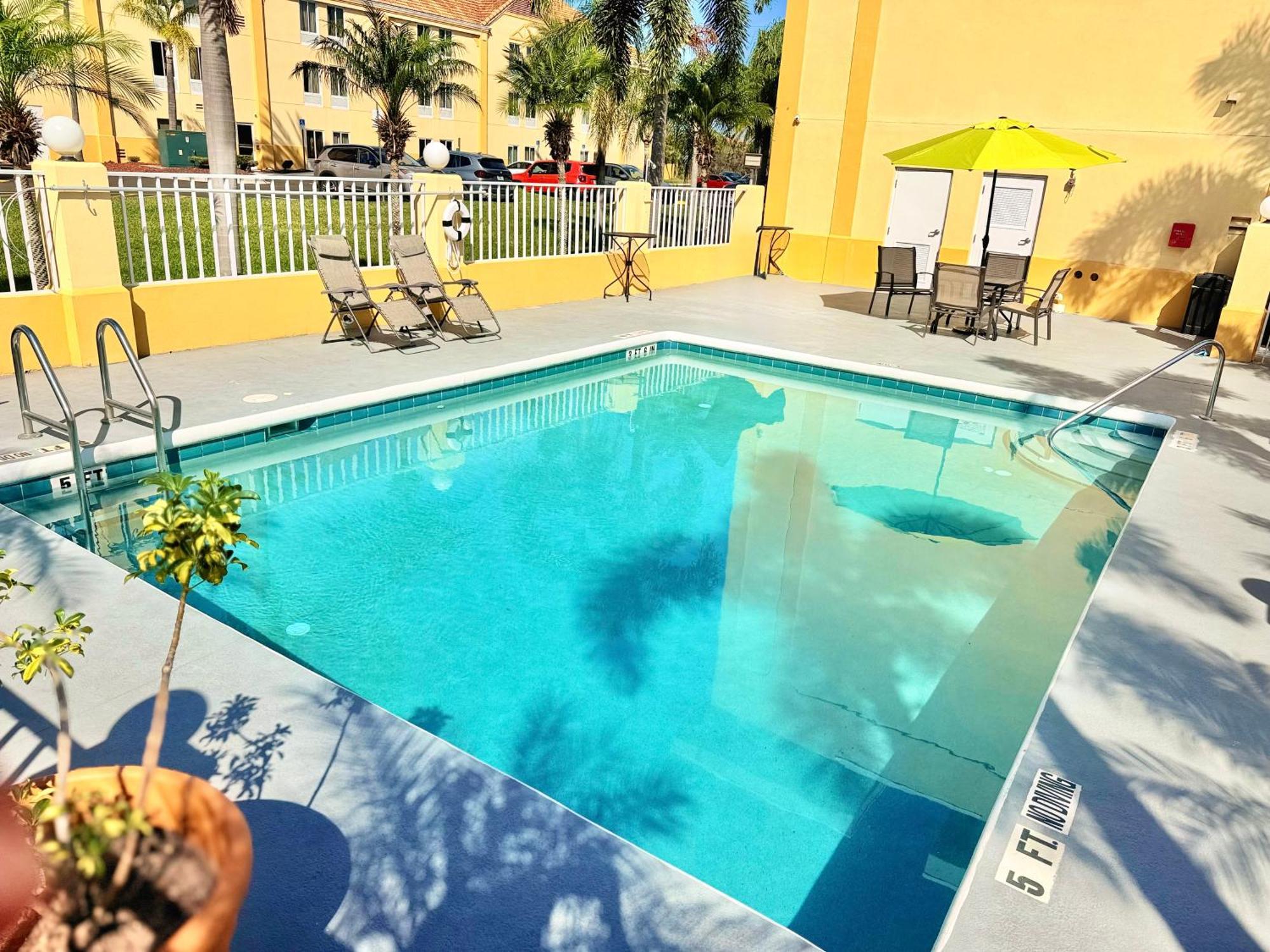 La Quinta By Wyndham Orlando Universal Area - Free Shuttle To Universal Exteriör bild
