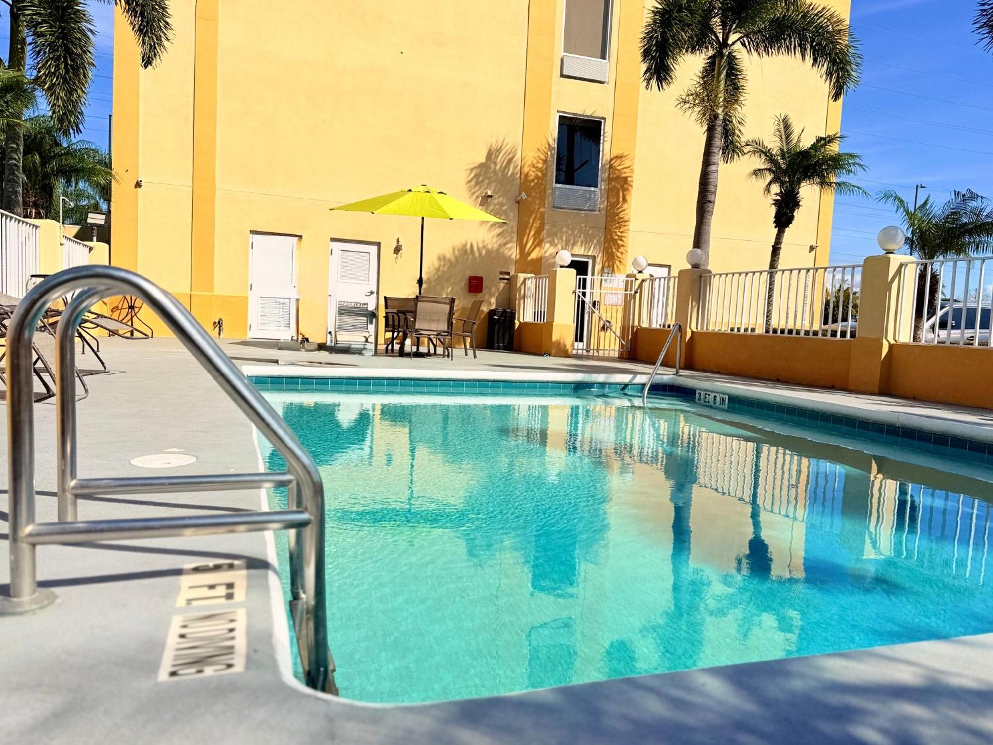 La Quinta By Wyndham Orlando Universal Area - Free Shuttle To Universal Exteriör bild