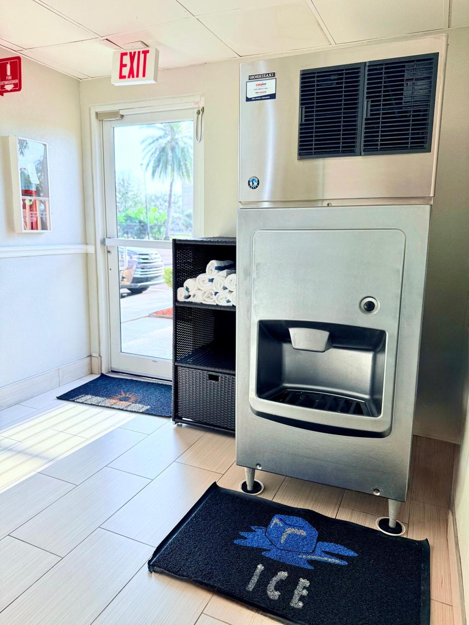 La Quinta By Wyndham Orlando Universal Area - Free Shuttle To Universal Exteriör bild