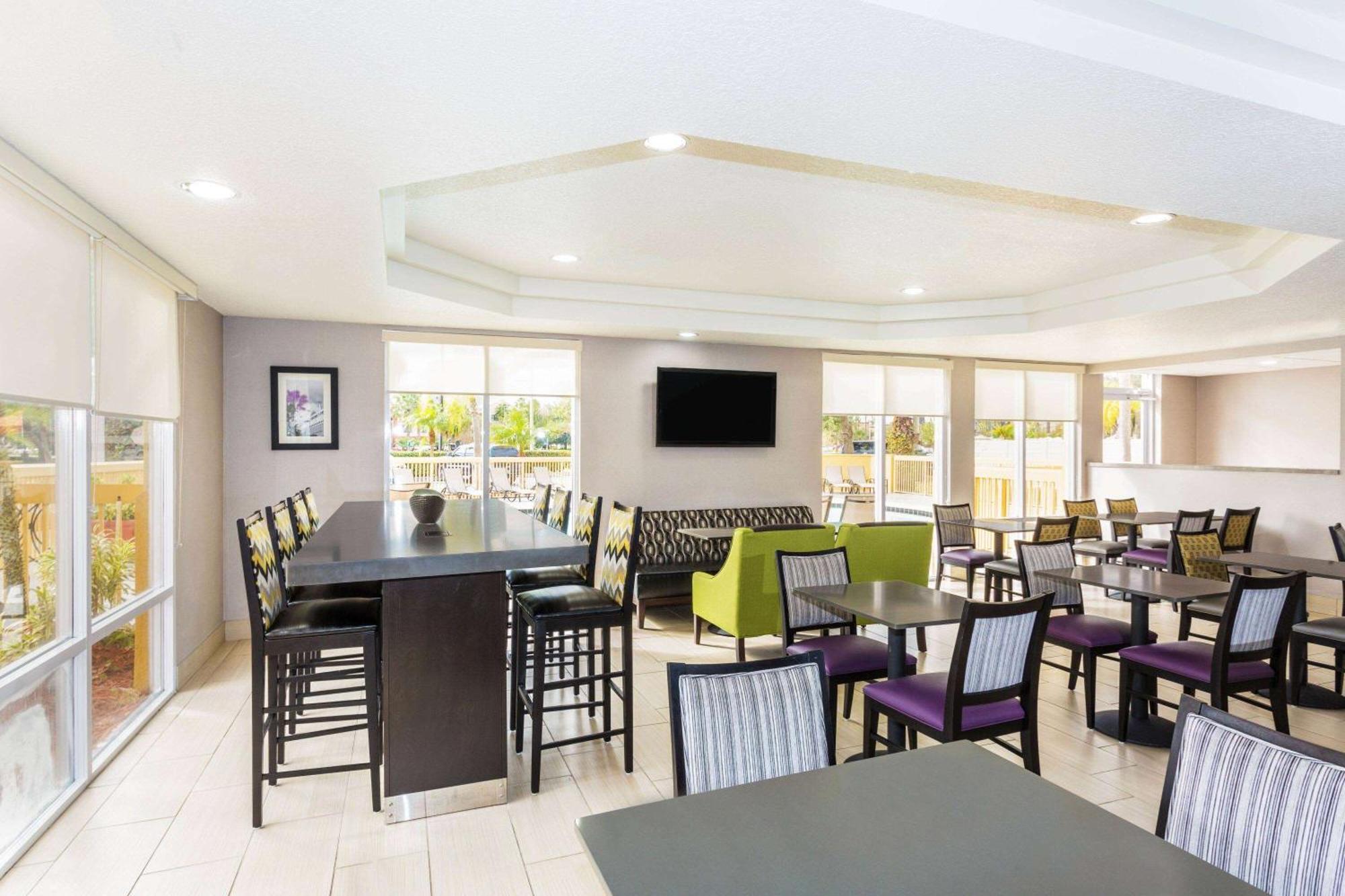 La Quinta By Wyndham Orlando Universal Area - Free Shuttle To Universal Exteriör bild