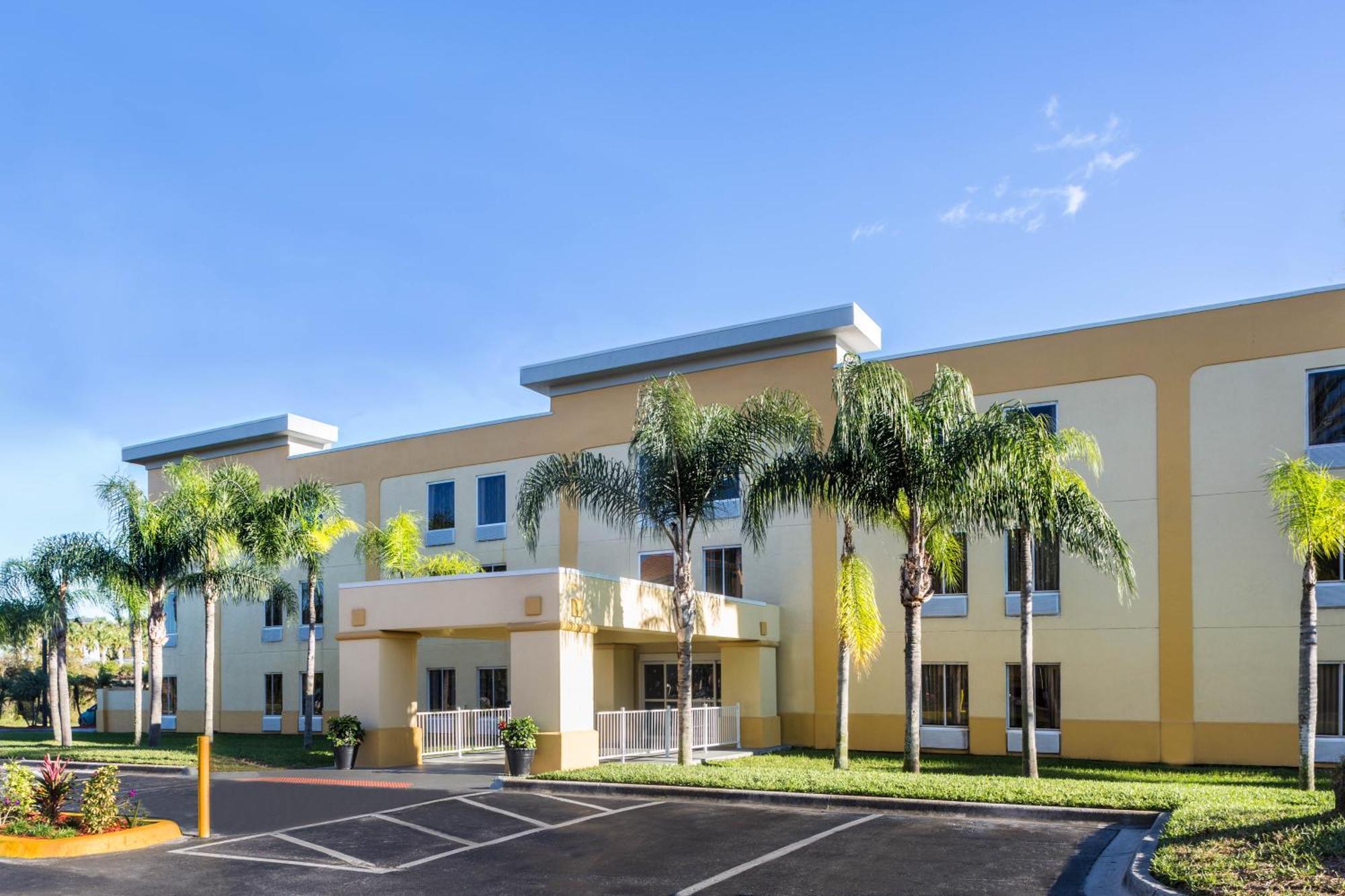 La Quinta By Wyndham Orlando Universal Area - Free Shuttle To Universal Exteriör bild