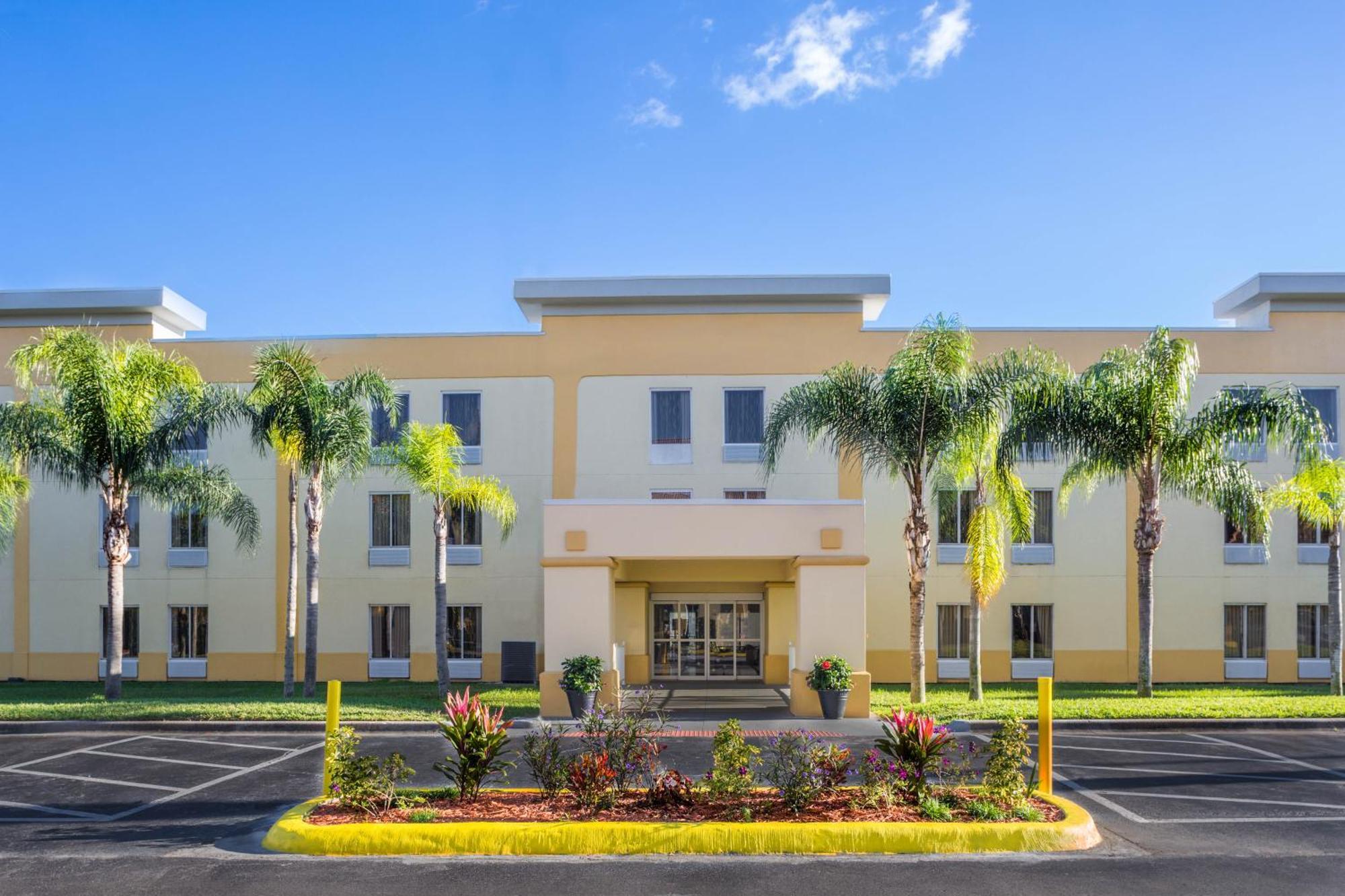 La Quinta By Wyndham Orlando Universal Area - Free Shuttle To Universal Exteriör bild