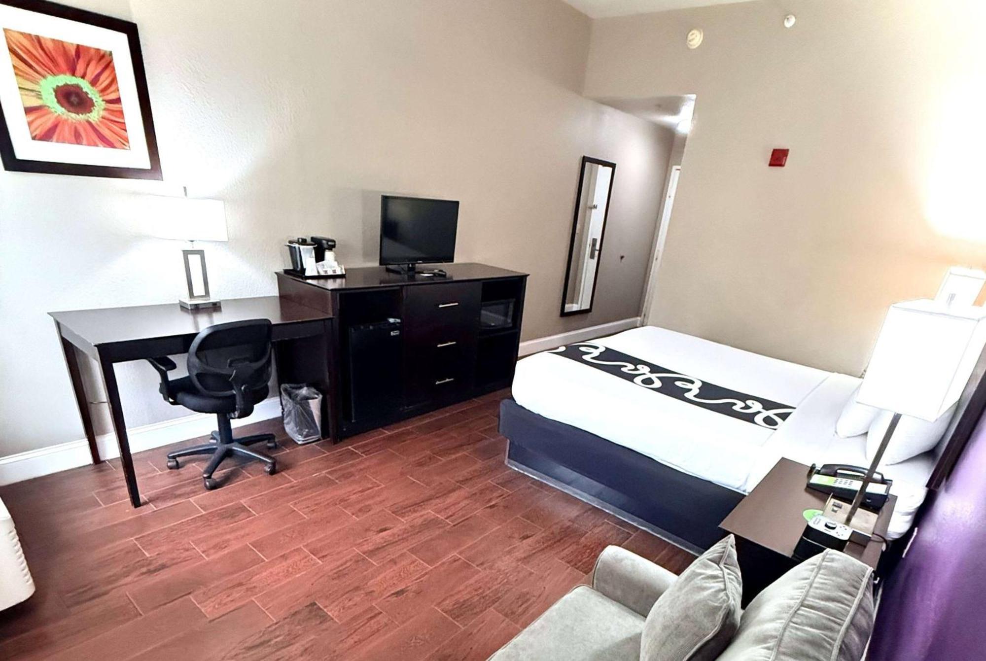 La Quinta By Wyndham Orlando Universal Area - Free Shuttle To Universal Exteriör bild